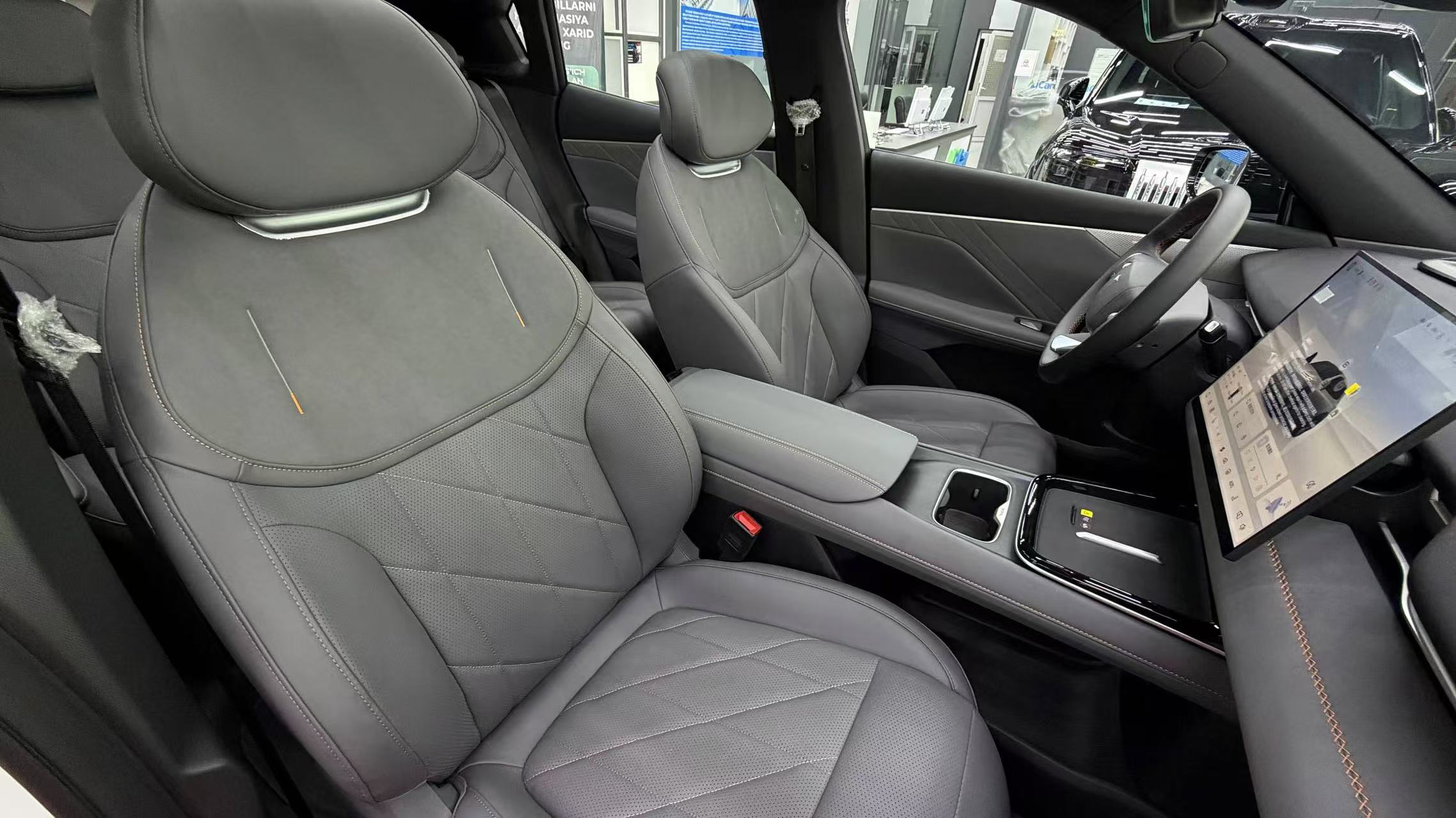 Deepal S05 front seats and cockpit