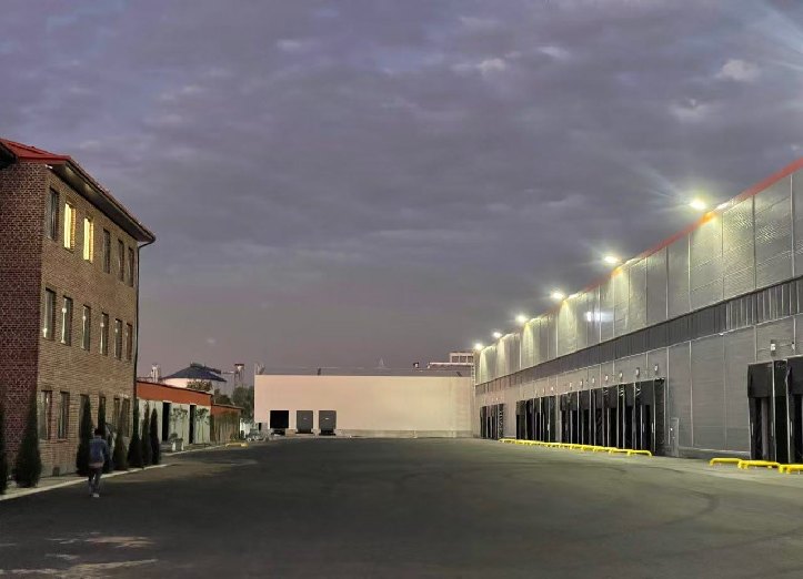 SSS MOTORS local facility at night